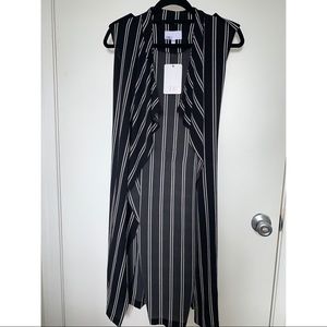 BRANDNEW DANIEL RAINN BLACK AND WHITE CARDIGAN